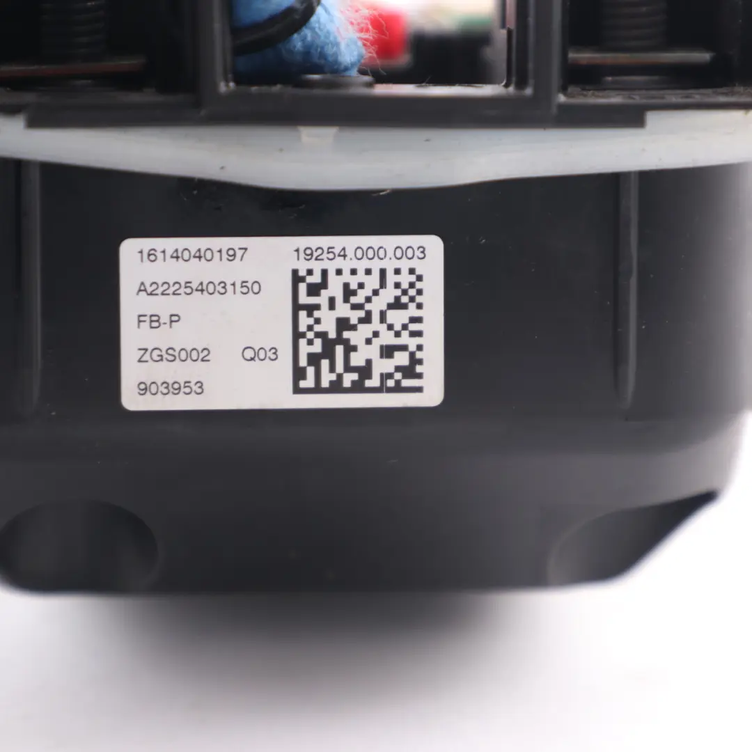  Boîte fusibles Mercedes W205 côté passager avant - SKU A2225403150 - Numéro de pièce A2225403150