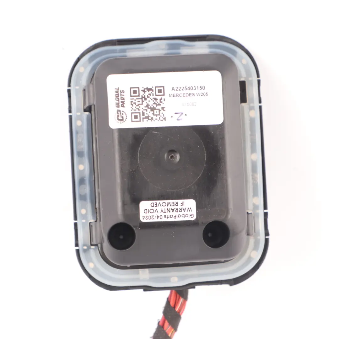  Boîte fusibles Mercedes W205 côté passager avant - SKU A2225403150 - Numéro de pièce A2225403150