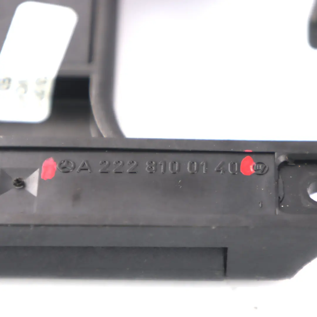  Gancio per abiti Mercedes W213 Baule Boot Clotches Gancio Centro superiore - SKU A2228100140 - Numero di parte A2228100140