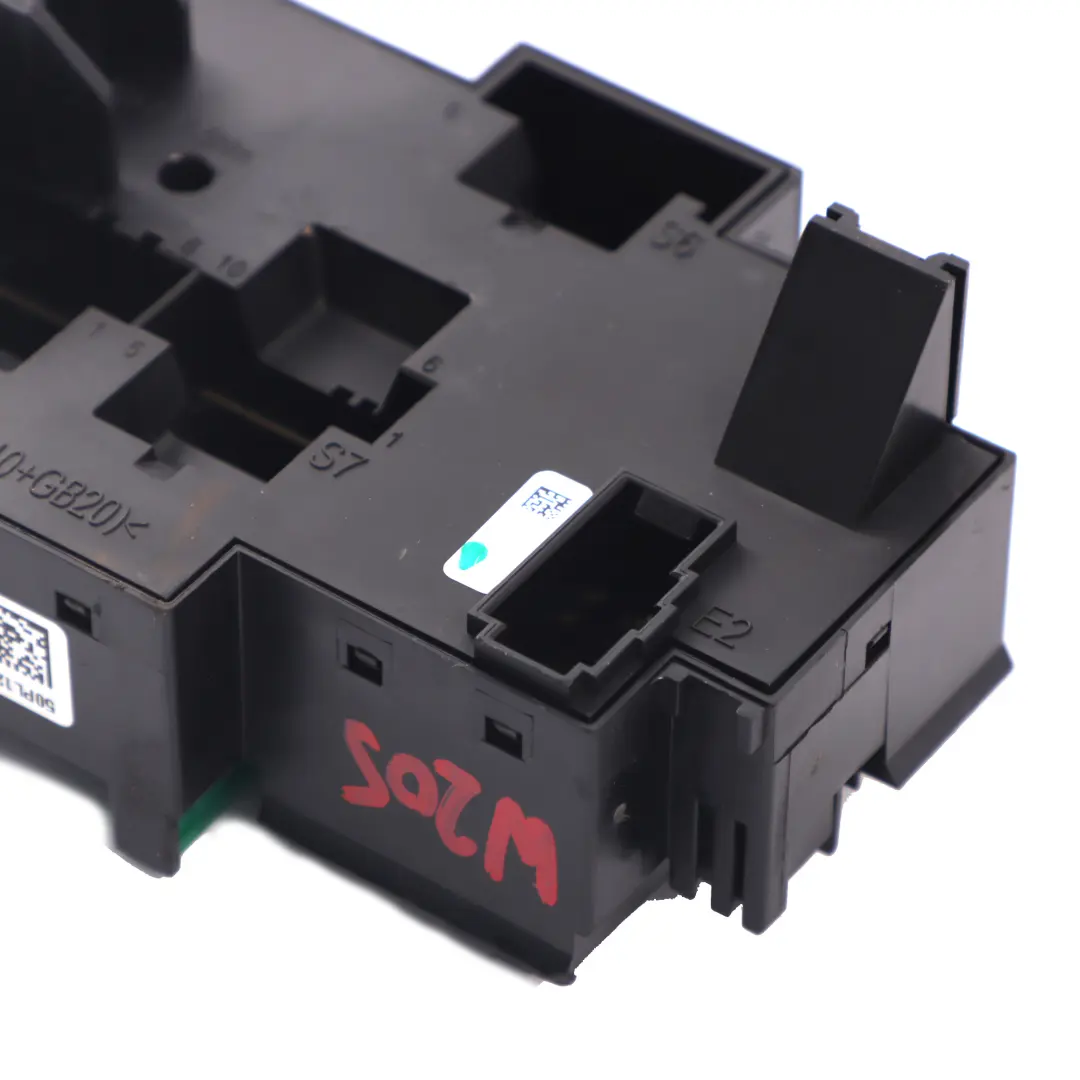 Scatola fusibili Mercedes W205 W222 Scatola relè elettrici modulo per con numero di parte A2229063701 Scatola fusibili Mercedes W205 W222 Scatola relè elettrici modulo - SKU A2229063701 - Numero di parte A2229063701