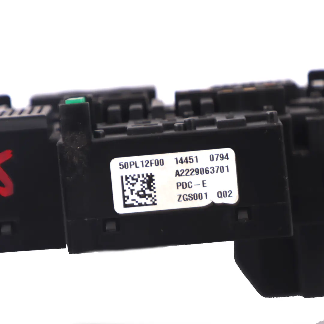 Scatola fusibili Mercedes W205 W222 Scatola relè elettrici modulo per con numero di parte A2229063701 Scatola fusibili Mercedes W205 W222 Scatola relè elettrici modulo - SKU A2229063701 - Numero di parte A2229063701