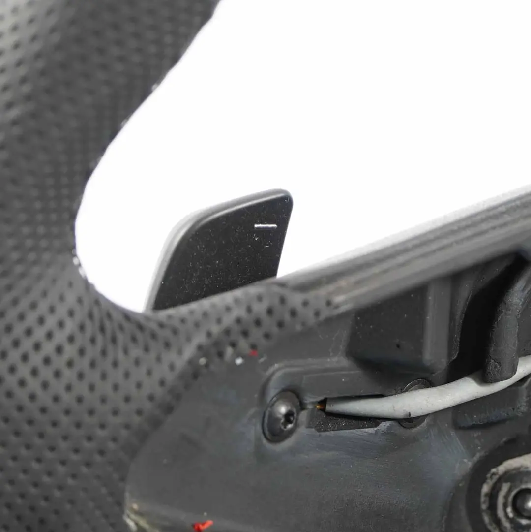 NUOVO Volante in Pelle Nera Palette del Cambio per Mercedes CLC CL203 con numero di parte A2304602376 Mercedes CLC CL203 NUOVO Volante in Pelle Nera Palette del Cambio - SKU A2304602376-1 - Numero di parte A2304602376