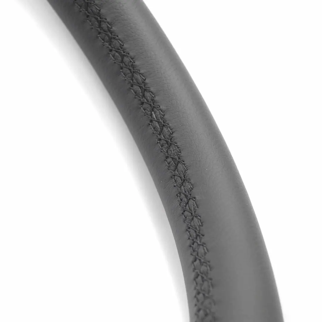 Mercedes-Benz CL203 W203 NUOVO Volante in pelle nera per con numero di parte A2304603076 Mercedes-Benz CL203 W203 NUOVO Volante in pelle nera - SKU A2304603076-1 - Numero di parte A2304603076