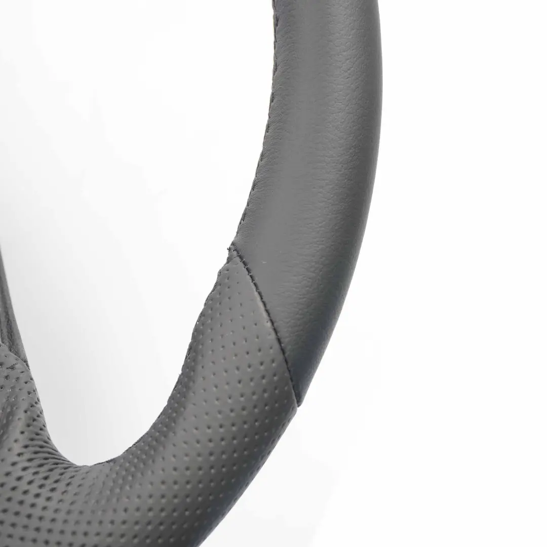 Mercedes-Benz CL203 W203 NUOVO Volante in pelle nera per con numero di parte A2304603076 Mercedes-Benz CL203 W203 NUOVO Volante in pelle nera - SKU A2304603076-1 - Numero di parte A2304603076