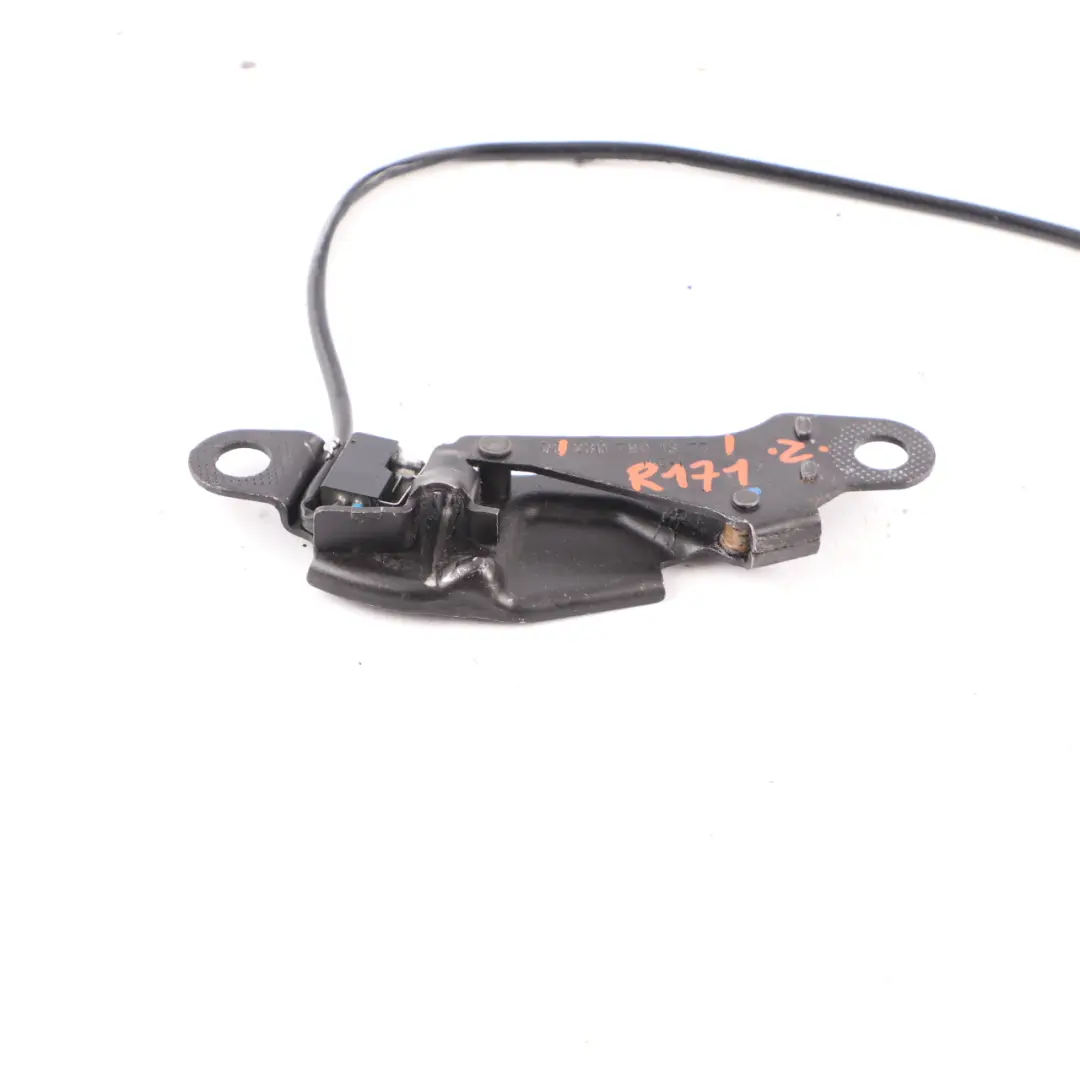 Loquet verrouillage toit rigide décapotable verrouillage pour Mercedes SLK R171 à propos du numéro de pièce A2307901377 Mercedes SLK R171 Loquet verrouillage toit rigide décapotable verrouillage - SKU A2307901377 - Numéro de pièce A2307901377