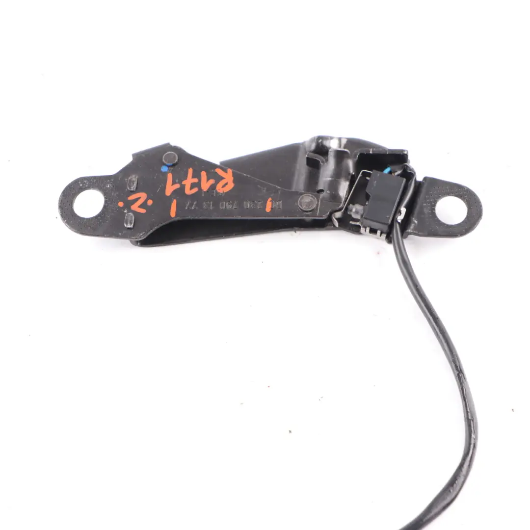 Cerradura Pestillo Techo para Mercedes SLK R171 Convertible Hardtop con número de pieza A2307901377 Mercedes SLK R171 Convertible Hardtop Cerradura Pestillo Techo - SKU A2307901377 - Número de pieza A2307901377