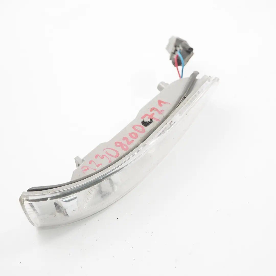 Außenspiegel Blinker Blinkleuchte links für Mercedes W209 W639 mit Teilenummer A2308200721 Mercedes W209 W639 Außenspiegel Blinker Blinkleuchte links - SKU A2308200721 - Teilenummer A2308200721