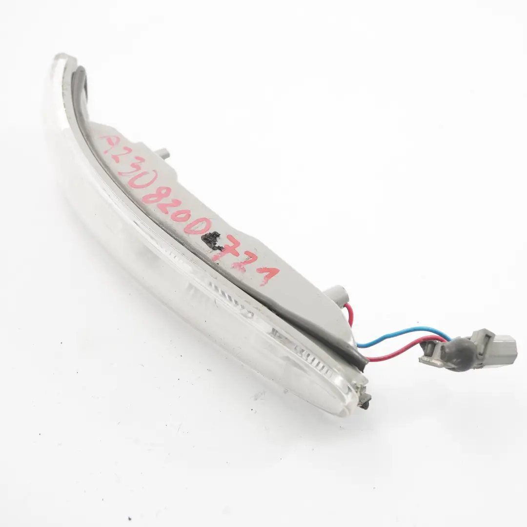 Lampe témoin de clignotant de rétroviseur gauche pour Mercedes W209 W639 à propos du numéro de pièce A2308200721 Mercedes W209 W639 Lampe témoin de clignotant de rétroviseur gauche - SKU A2308200721 - Numéro de pièce A2308200721