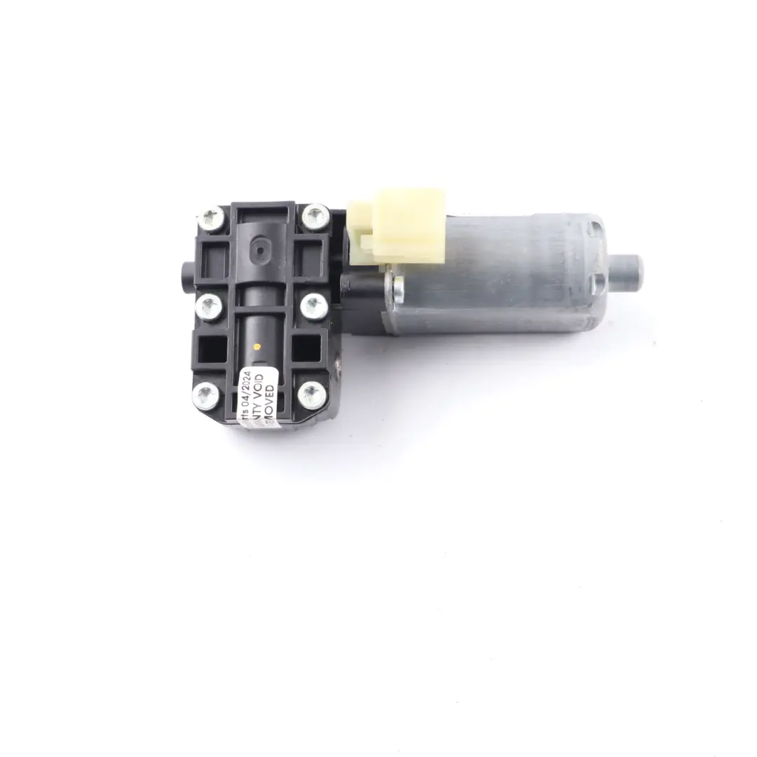 Moteur colonne de direction Mercedes W205 W213 Adjustment Drive Unit pour à propos du numéro de pièce A2314600225 Moteur colonne de direction Mercedes W205 W213 Adjustment Drive Unit - SKU A2314600225 - Numéro de pièce A2314600225