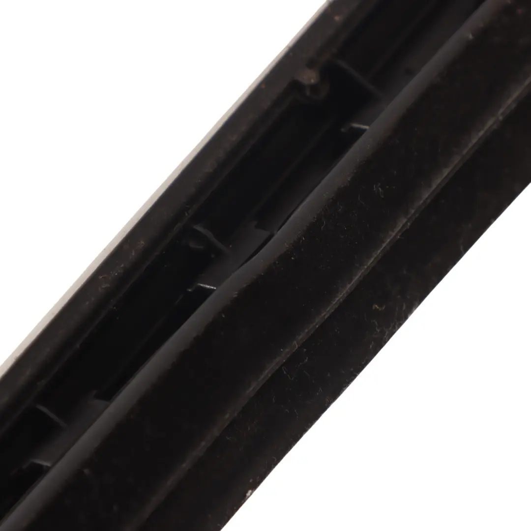 Embellecedor Trasero Barra Moldura Junta Izquierda para Mercedes A238 con número de pieza A2386700901 Mercedes A238 Embellecedor Trasero Barra Moldura Junta Izquierda - SKU A2386700901 - Número de pieza A2386700901