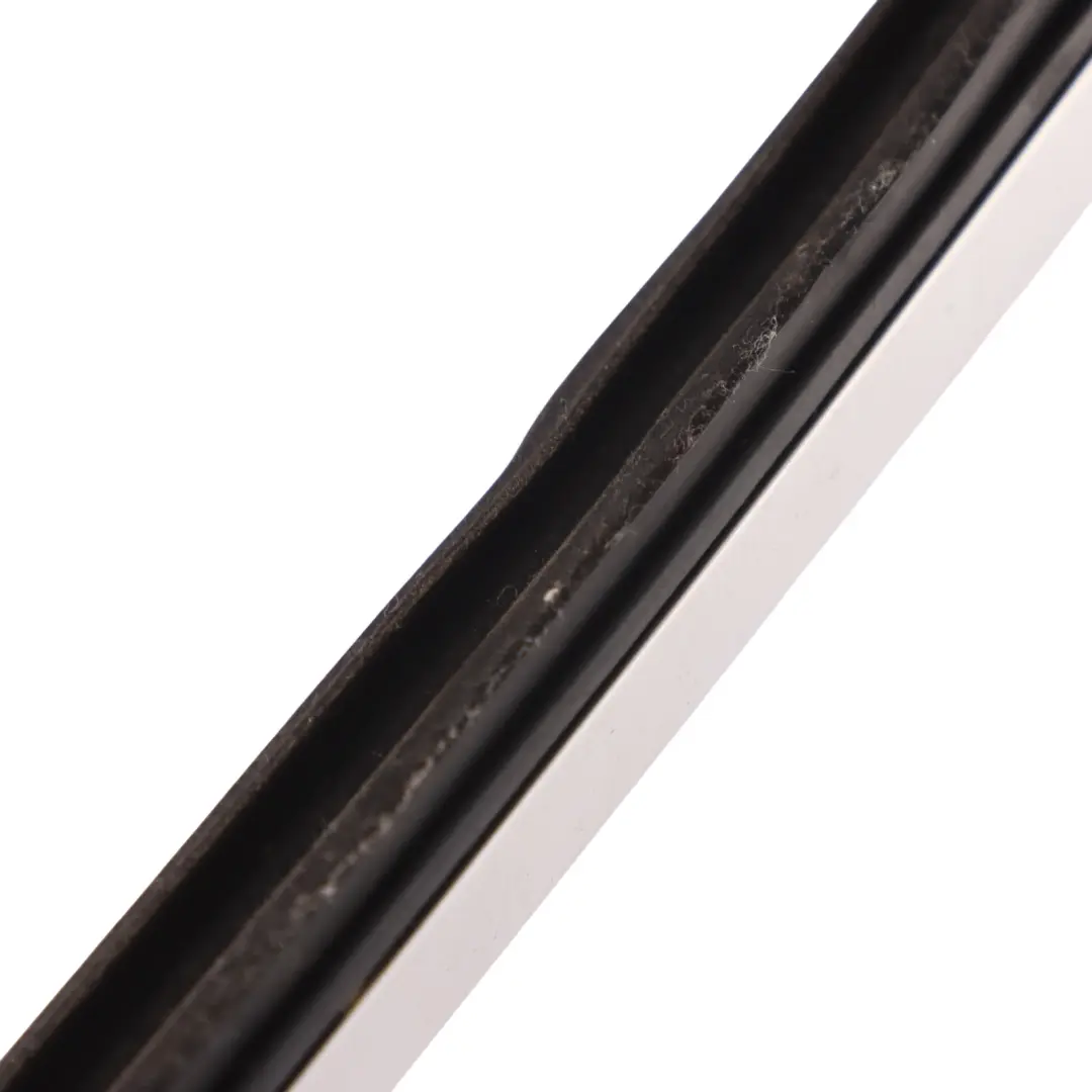 Embellecedor Trasero Barra Moldura Junta Izquierda para Mercedes A238 con número de pieza A2386700901 Mercedes A238 Embellecedor Trasero Barra Moldura Junta Izquierda - SKU A2386700901 - Número de pieza A2386700901