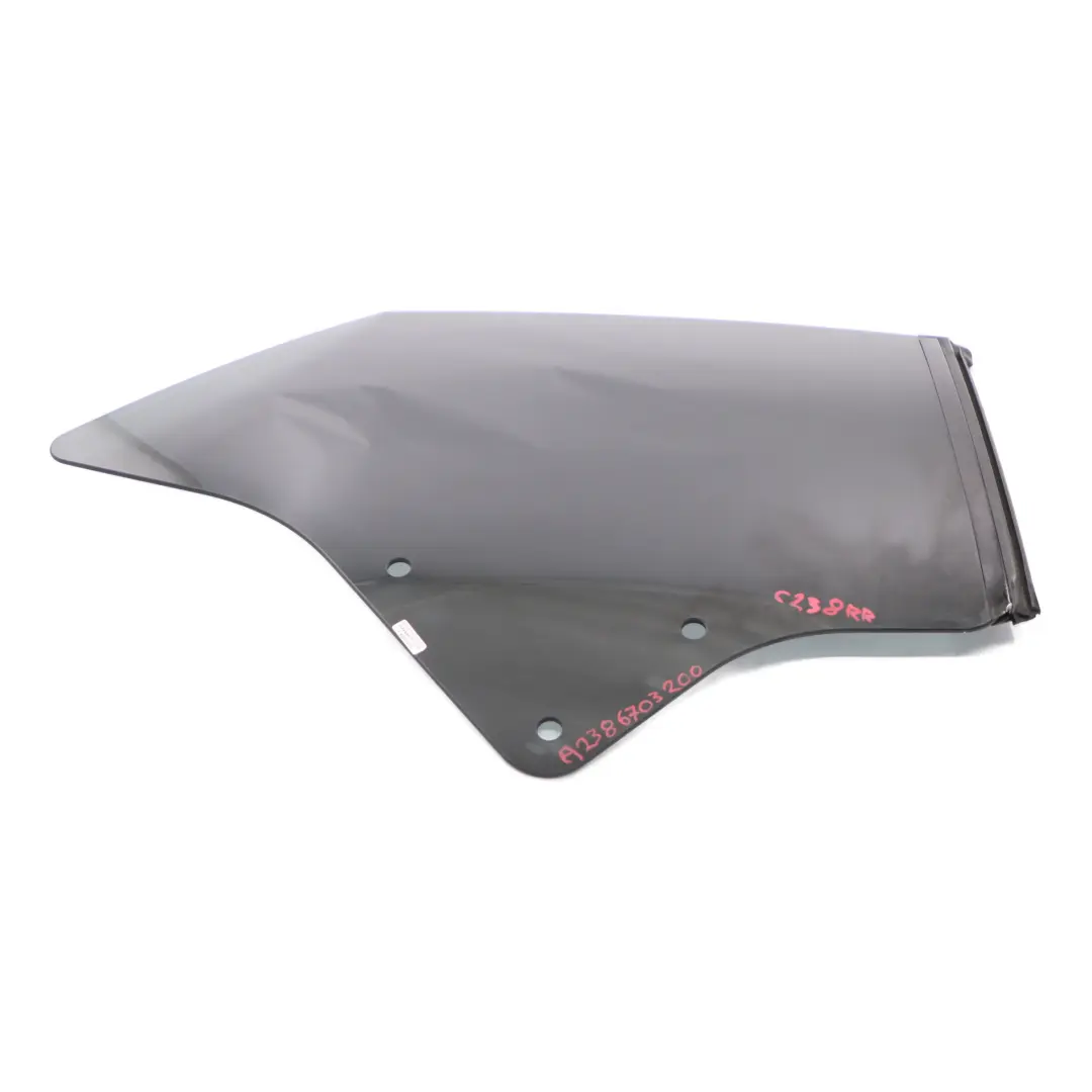 Vetro del finestrino laterale posteriore destro nero per Mercedes C238 con numero di parte A2386703200 Mercedes C238 Vetro del finestrino laterale posteriore destro nero - SKU A2386703200 - Numero di parte A2386703200