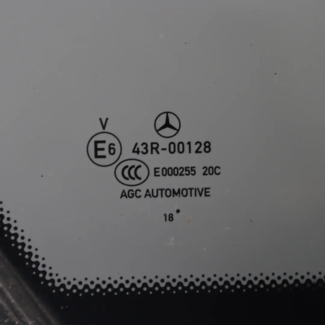 Vitre de custode Vitrage arrière gauche Noir pour Mercedes C238 à propos du numéro de pièce A2386708900 Mercedes C238 Vitre de custode Vitrage arrière gauche Noir - SKU A2386708900 - Numéro de pièce A2386708900