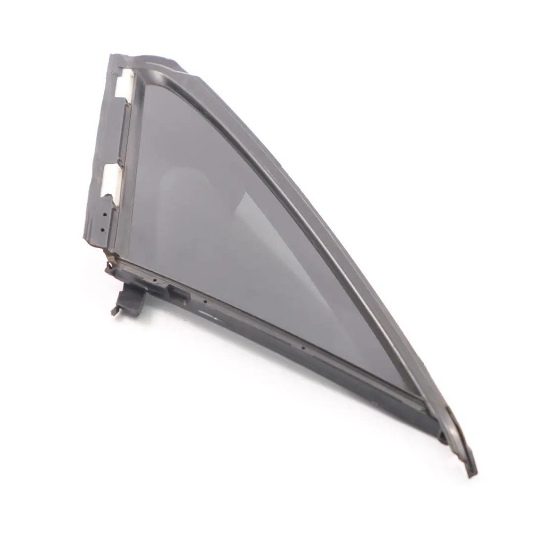 Lado Ventana Cuarto Vidrio Trasero Derecho Negro para Mercedes C238 con número de pieza A2386709000 Mercedes C238 Lado Ventana Cuarto Vidrio Trasero Derecho Negro - SKU A2386709000 - Número de pieza A2386709000