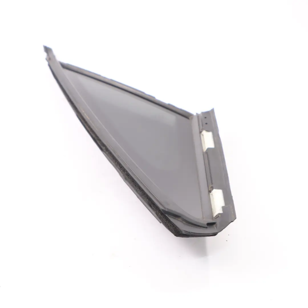 Vitre Quartier Arrière Droite Vitrage Noir pour Mercedes C238 à propos du numéro de pièce A2386709000 Mercedes C238 Vitre Quartier Arrière Droite Vitrage Noir - SKU A2386709000 - Numéro de pièce A2386709000