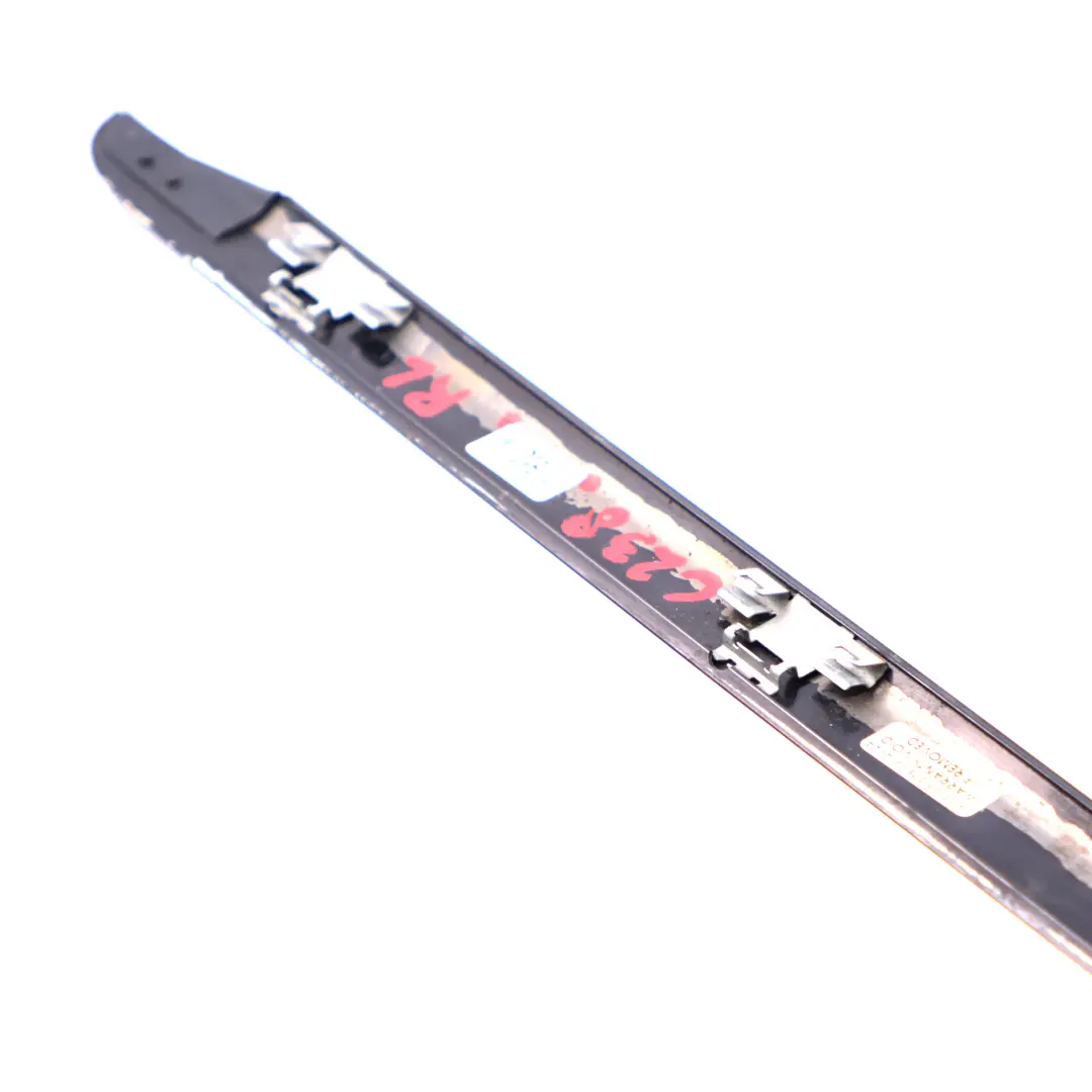 Zewnętrzna Listwa Szyby Uszczelka Tylna Lewa do Mercedes C238 o numerze A2386709100 Mercedes C238 Zewnętrzna Listwa Szyby Uszczelka Tylna Lewa - SKU A2386709100 - Numer Części A2386709100