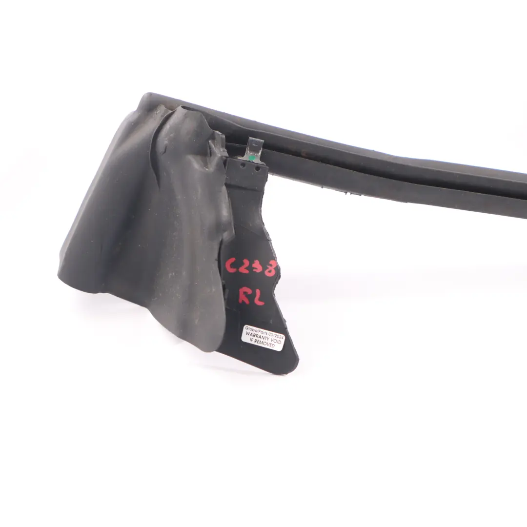 Guarnizione del finestrino posteriore sinistro Gomma per Mercedes C238 con numero di parte A2386730500 Mercedes C238 Guarnizione del finestrino posteriore sinistro Gomma - SKU A2386730500 - Numero di parte A2386730500