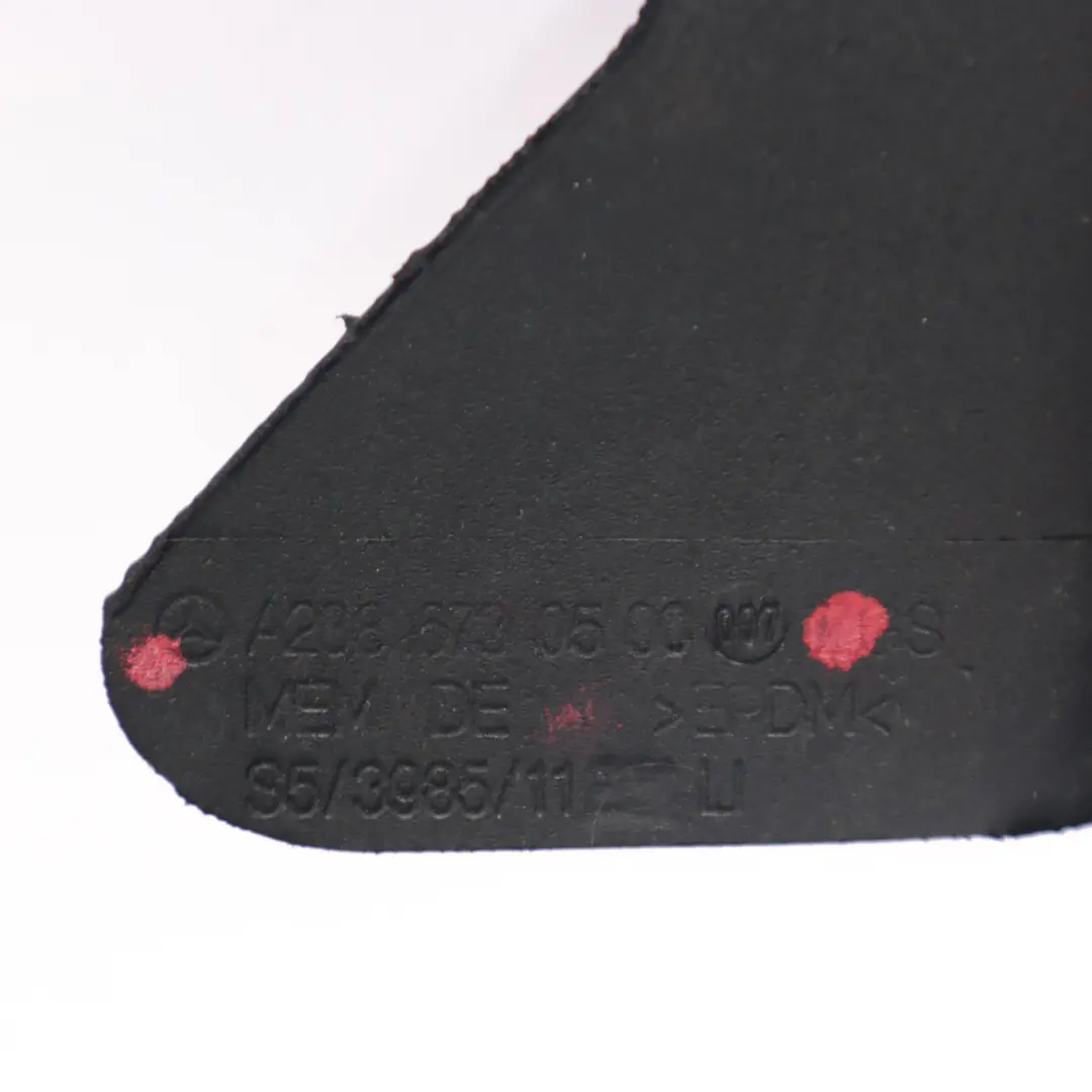 Joint de vitre arrière gauche Caoutchouc pour Mercedes C238 à propos du numéro de pièce A2386730500 Mercedes C238 Joint de vitre arrière gauche Caoutchouc - SKU A2386730500 - Numéro de pièce A2386730500