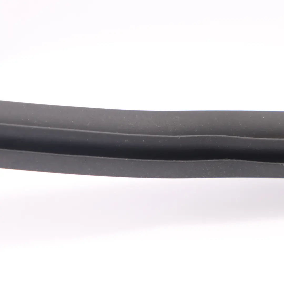 Joint de vitre arrière gauche Caoutchouc pour Mercedes C238 à propos du numéro de pièce A2386730500 Mercedes C238 Joint de vitre arrière gauche Caoutchouc - SKU A2386730500 - Numéro de pièce A2386730500