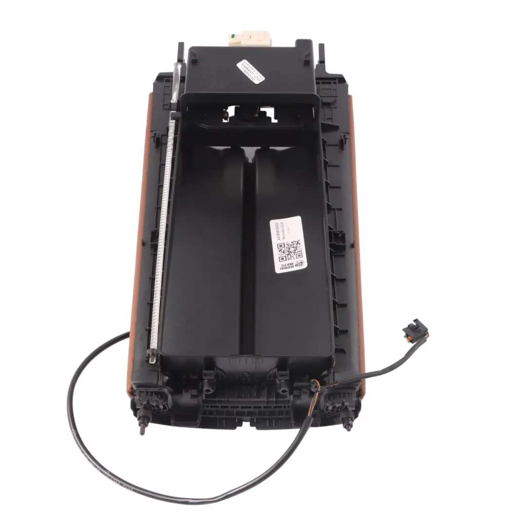 Capuchon Console Centrale Accoudoir Cuir pour Mercedes A238 à propos du numéro de pièce A2386802502 Mercedes A238 Capuchon Console Centrale Accoudoir Cuir - SKU A2386802502 - Numéro de pièce A2386802502