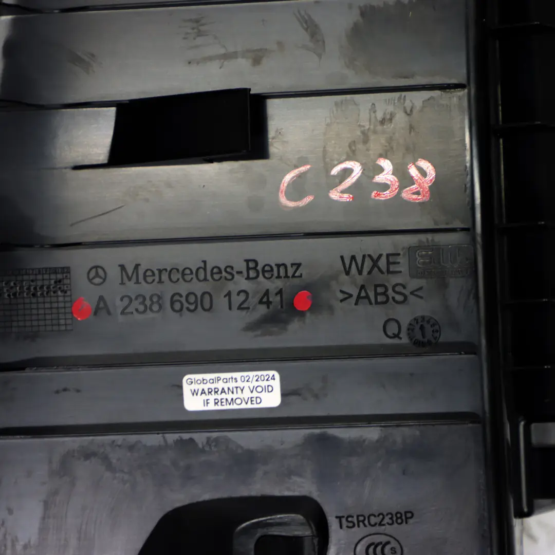 Osłona Progu Krawędzi Bagażnika Czarna do Mercedes C238 Coupe o numerze A2386901241 Mercedes C238 Coupe Osłona Progu Krawędzi Bagażnika Czarna - SKU A2386901241 - Numer Części A2386901241