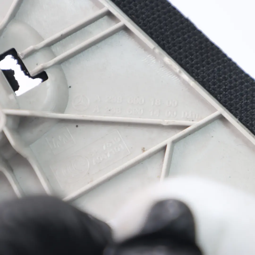 Garniture Mercedes C238 Couverture Pilar C Panneau droit Noir pour à propos du numéro de pièce A2386901800 Garniture Mercedes C238 Couverture Pilar C Panneau droit Noir - SKU A2386901800 - Numéro de pièce A2386901800