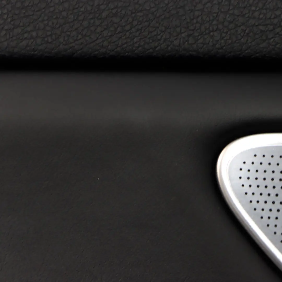 Boczek Osłona Lewa Tylna Skórzana do Mercedes C238 o numerze A2386904902 Mercedes C238 Boczek Osłona Lewa Tylna Skórzana - SKU A2386904902 - Numer Części A2386904902