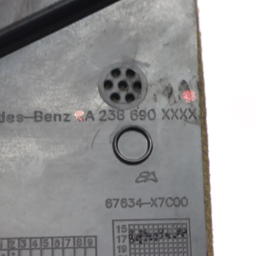 Rivestimento scheda porta posteriore sinistra quarto per Mercedes C238 con numero di parte A2386906100 Mercedes C238 Rivestimento scheda porta posteriore sinistra quarto - SKU A2386906100-1 - Numero di parte A2386906100