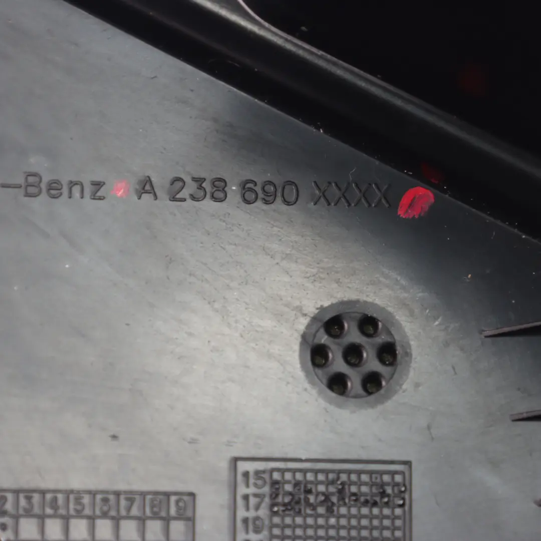 Door Card posteriore destro Coperchio quartierino per Mercedes C238 con numero di parte A2386906200 Mercedes C238 Door Card posteriore destro Coperchio quartierino - SKU A2386906200-1 - Numero di parte A2386906200