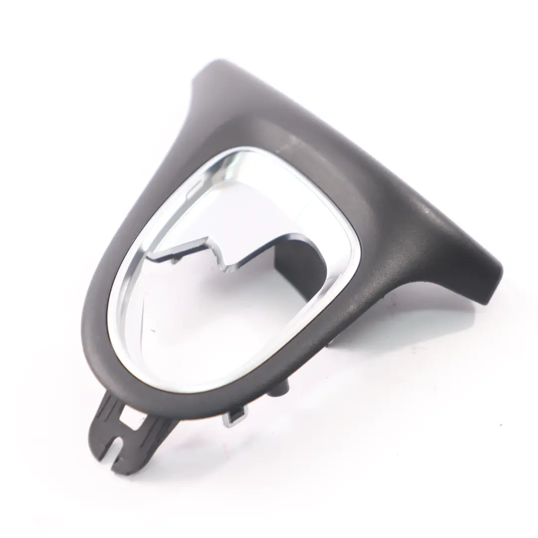 Rivestimento guida cintura di sicurezza destra per Mercedes C238 con numero di parte A2386908602 Mercedes C238 Rivestimento guida cintura di sicurezza destra - SKU A2386908602 - Numero di parte A2386908602