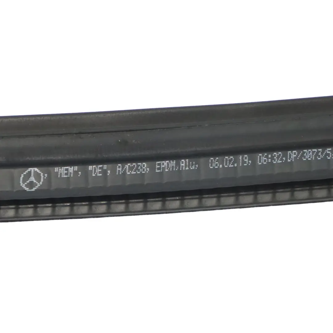 Guarnizione Porta Anteriore Guida Gomma Sinistra per Mercedes A238 con numero di parte A2387204901 Mercedes A238 Guarnizione Porta Anteriore Guida Gomma Sinistra - SKU A2387204901 - Numero di parte A2387204901