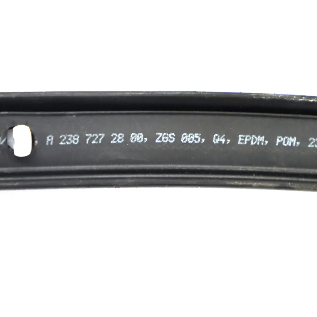 Joint Vitrage Porte Avant Droite d'Etanchéité pour Mercedes W238 à propos du numéro de pièce A2387272800 Mercedes W238 Joint Vitrage Porte Avant Droite d'Etanchéité - SKU A2387272800 - Numéro de pièce A2387272800