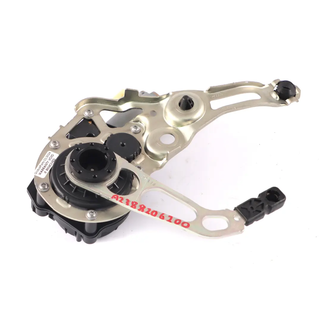 Motore sollevamento coperchio bagagliaio chiusura per Mercedes C238 con numero di parte A2388206200 Mercedes C238 Motore sollevamento coperchio bagagliaio chiusura - SKU A2388206200 - Numero di parte A2388206200