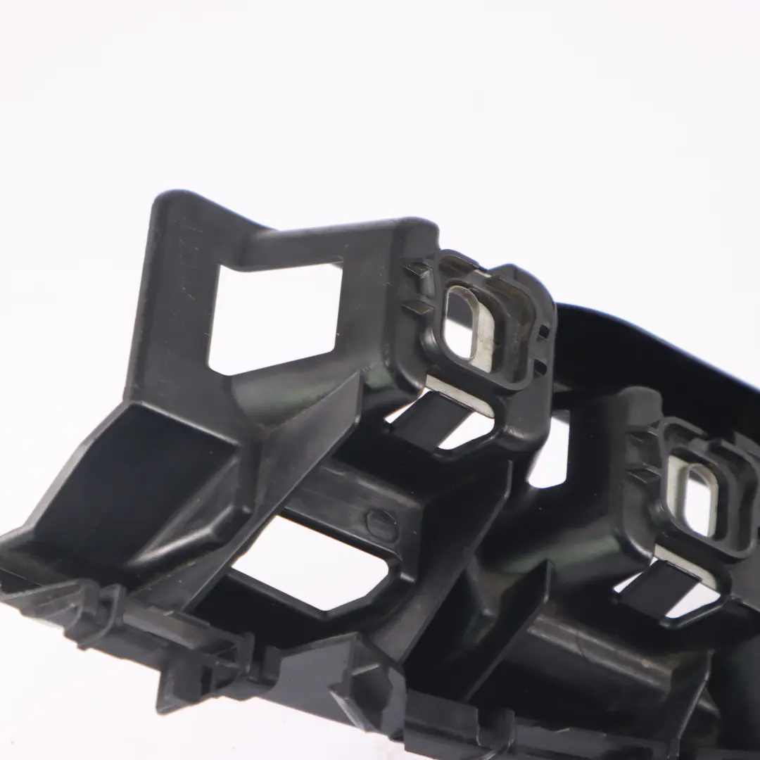 Mercedes C238 Portaparaurti posteriore destro Staffa di montaggio - SKU A2388803400 - Numero di parte A2388803400
