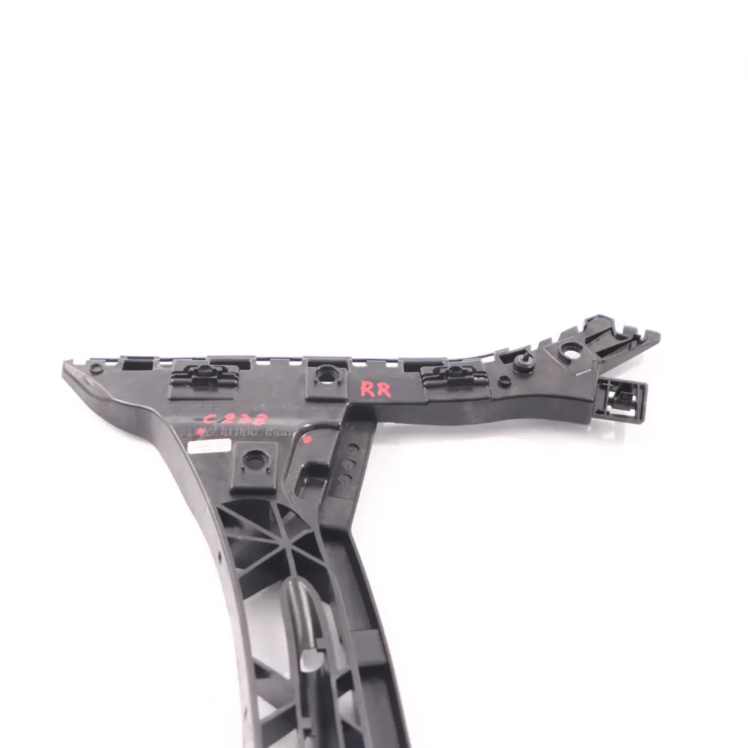 Portaparaurti posteriore destro Supporto staffa per Mercedes C238 con numero di parte A2388803600 Mercedes C238 Portaparaurti posteriore destro Supporto staffa - SKU A2388803600 - Numero di parte A2388803600