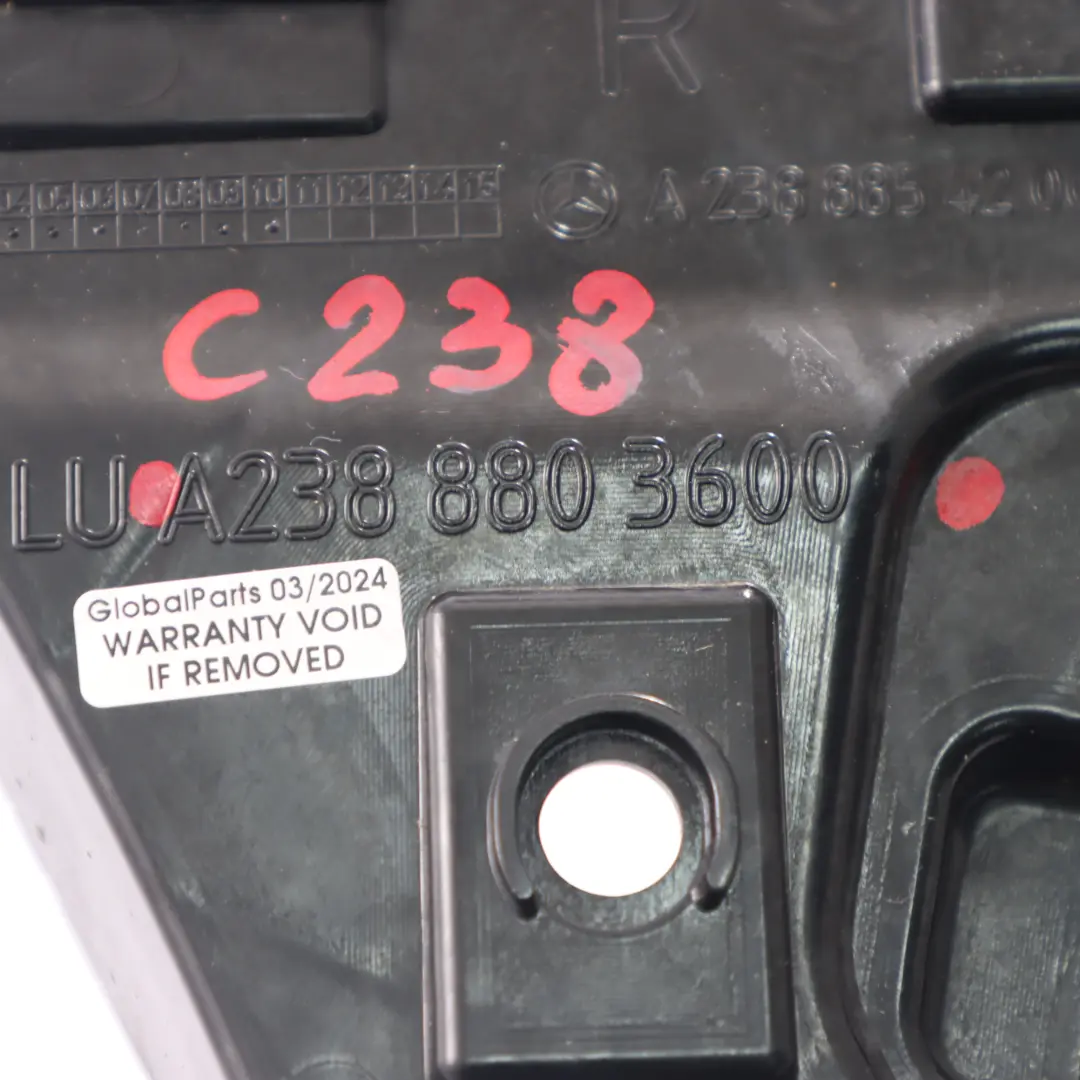 Wspornik Ślizg Zderzaka Prawy Tył do Mercedes C238 o numerze A2388803600 Mercedes C238 Wspornik Ślizg Zderzaka Prawy Tył - SKU A2388803600 - Numer Części A2388803600