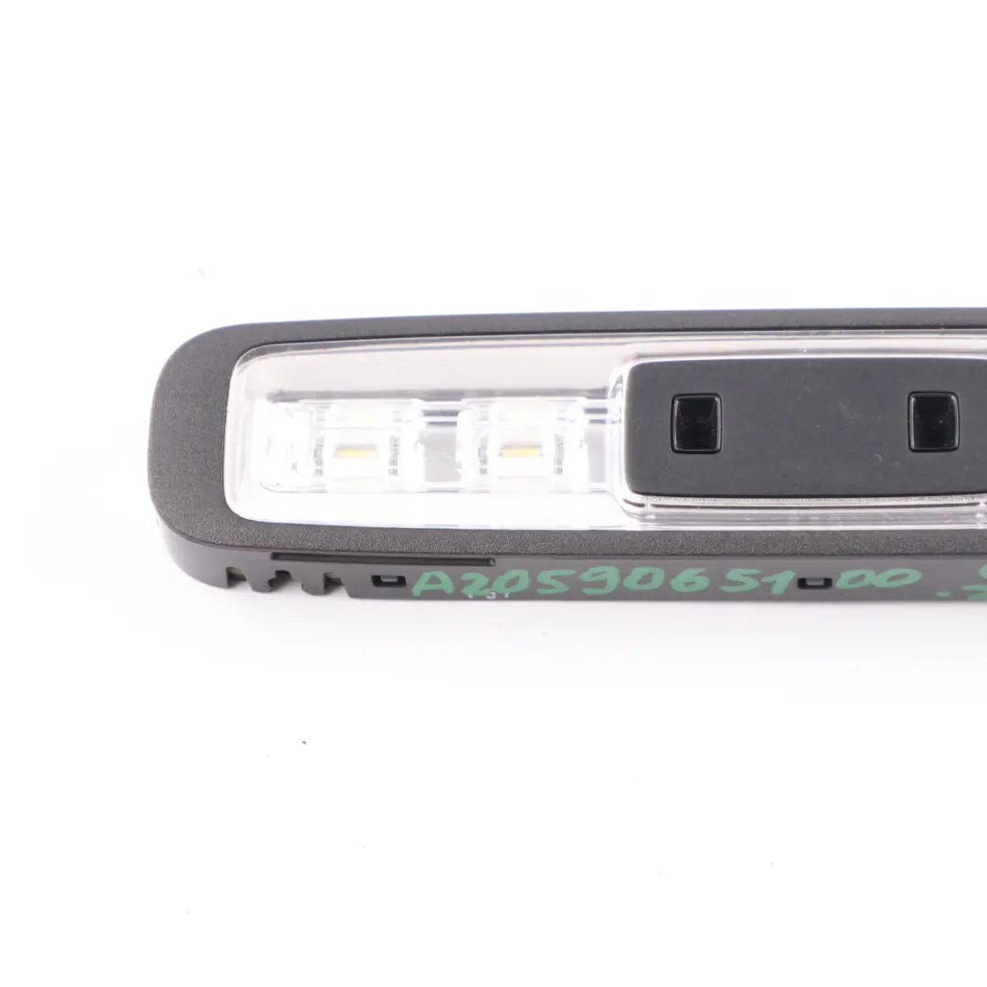 Lampka Oświetlenie Kabiny Podsufitki do Mercedes C205 o numerze A2389065100 Mercedes C205 Lampka Oświetlenie Kabiny Podsufitki - SKU A2389065100 - Numer Części A2389065100