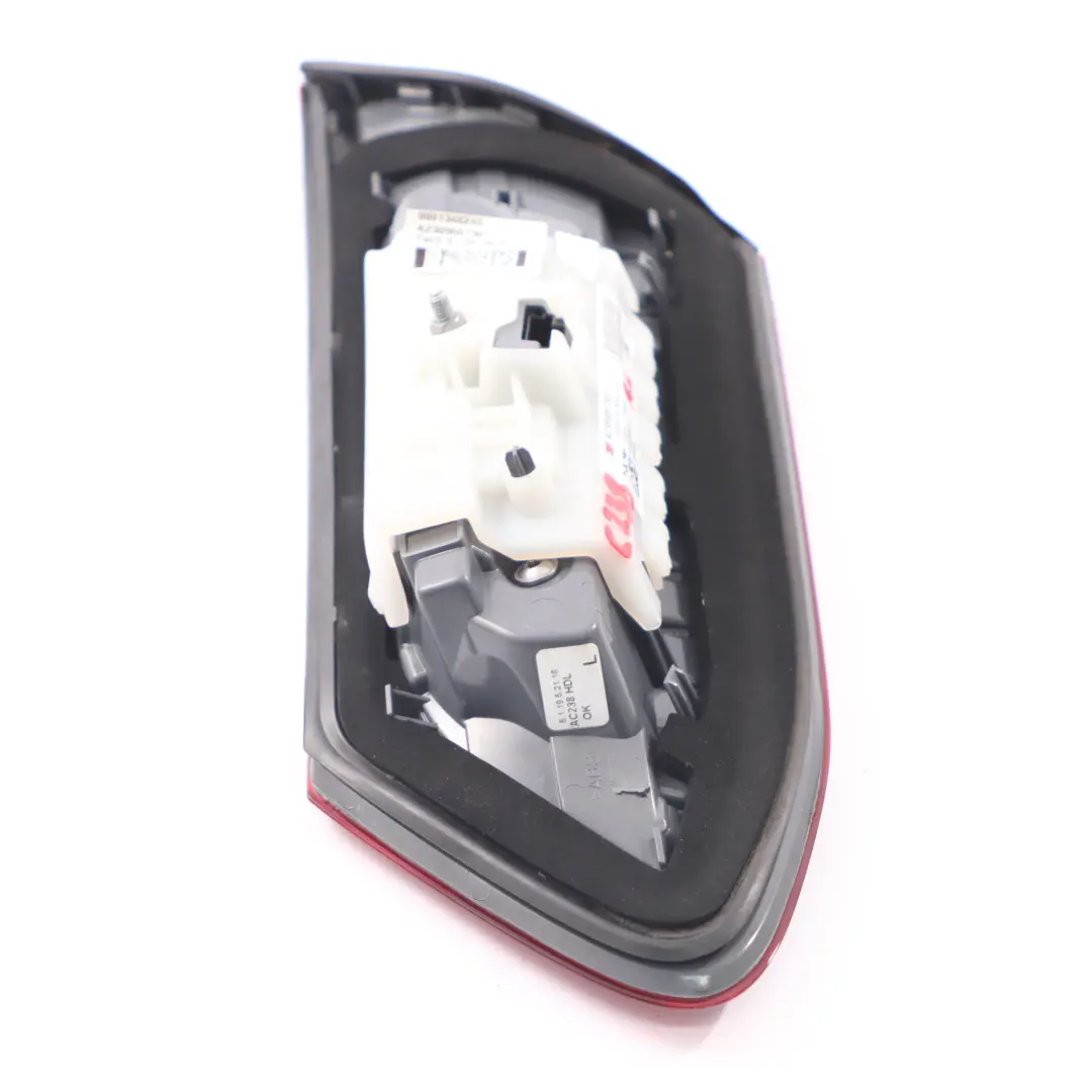 Lampa W Klapę Lewy Tył Lewa Tylna LED do Mercedes C238 o numerze A2389067301 Mercedes C238 Lampa W Klapę Lewy Tył Lewa Tylna LED - SKU A2389067301 - Numer Części A2389067301