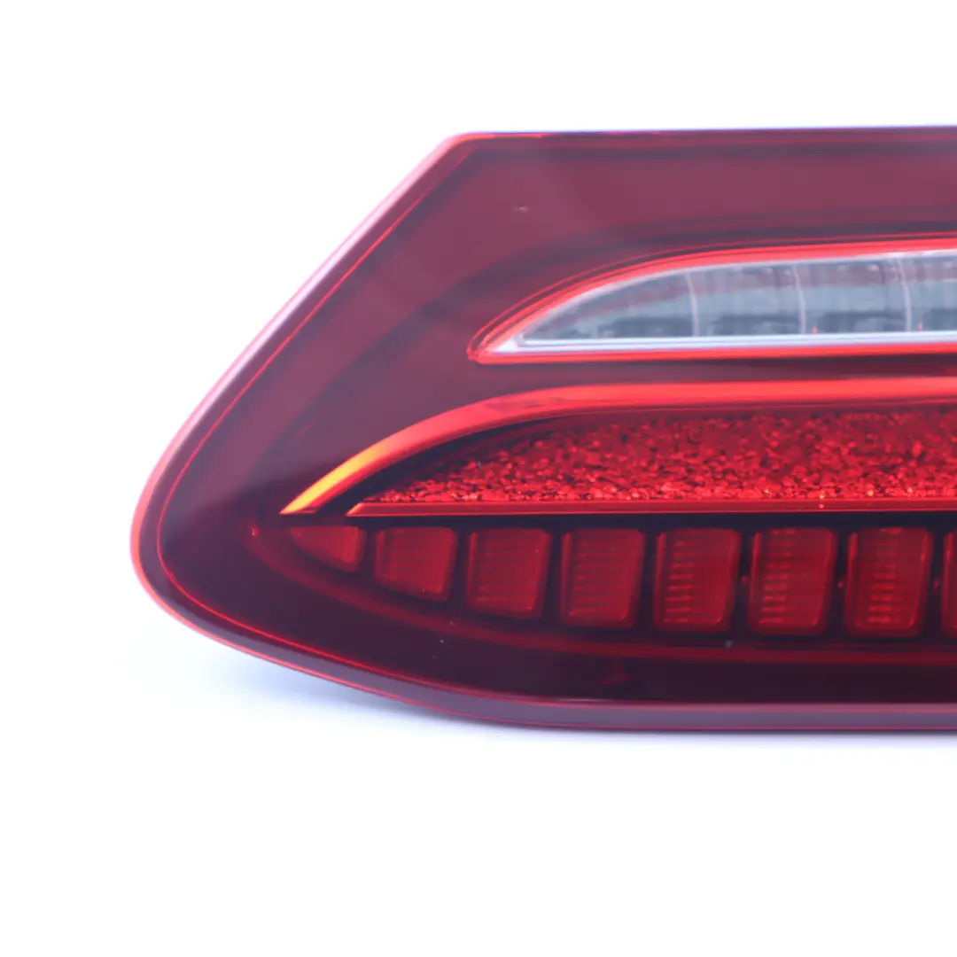 Luz Trasera Maletero Portón Trasero Derecha LED para Mercedes C238 con número de pieza A2389067401 Mercedes C238 Luz Trasera Maletero Portón Trasero Derecha LED - SKU A2389067401 - Número de pieza A2389067401