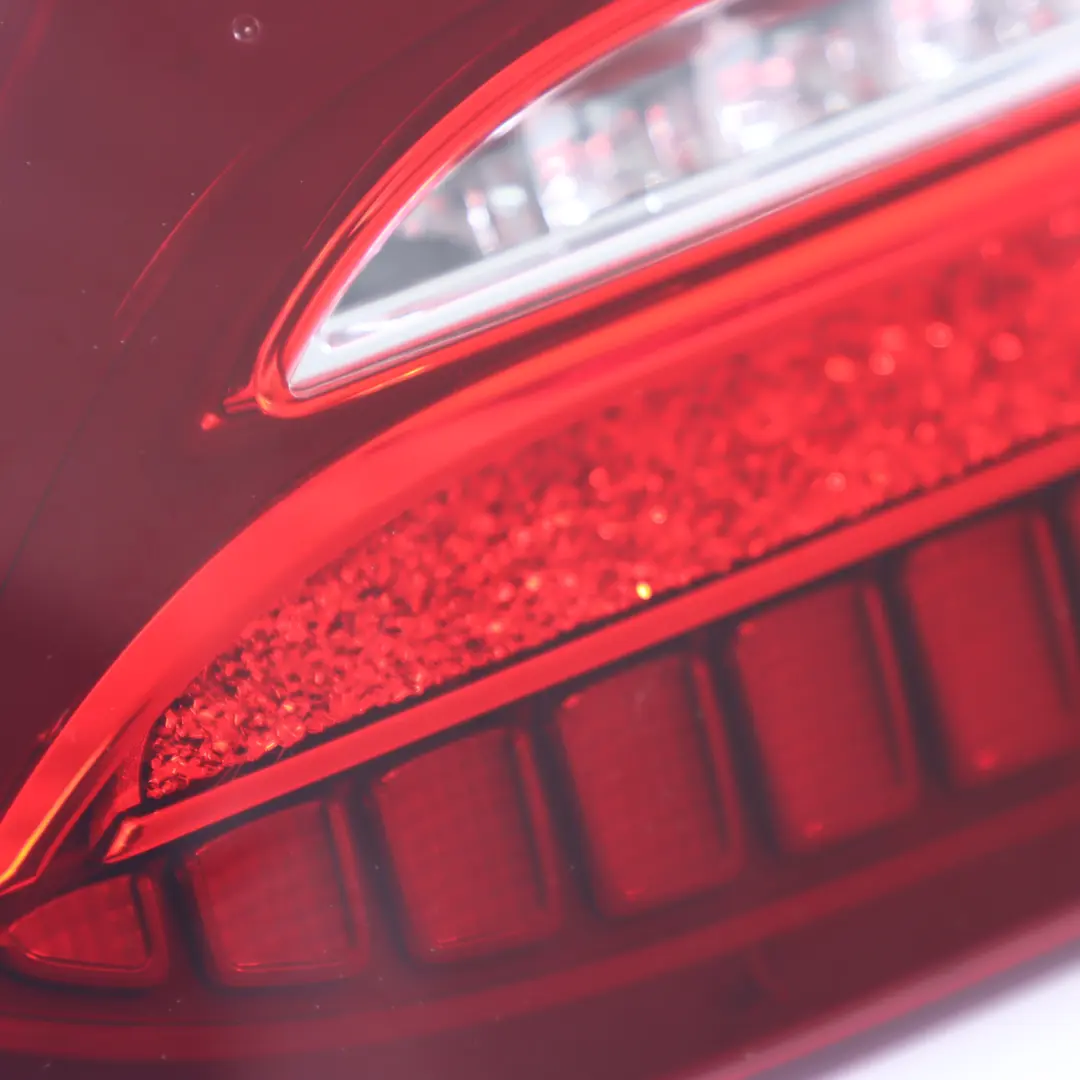 Luz Trasera Maletero Portón Trasero Derecha LED para Mercedes C238 con número de pieza A2389067401 Mercedes C238 Luz Trasera Maletero Portón Trasero Derecha LED - SKU A2389067401 - Número de pieza A2389067401
