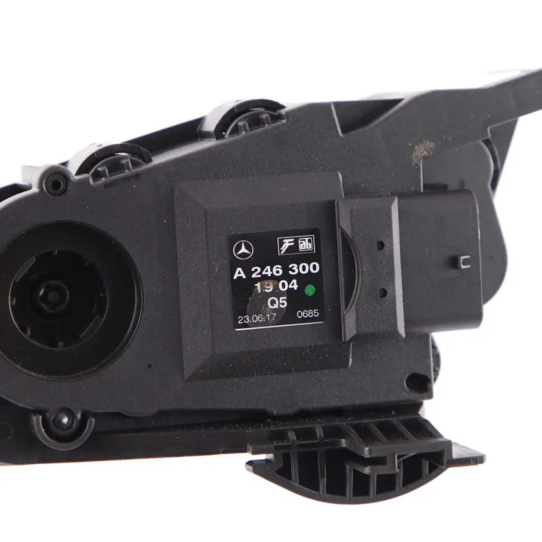 Pedał Gazu Potencjometr Przyspieszenia do Mercedes W176 W246 o numerze A2463001904 Mercedes W176 W246 Pedał Gazu Potencjometr Przyspieszenia - SKU A2463001904 - Numer Części A2463001904