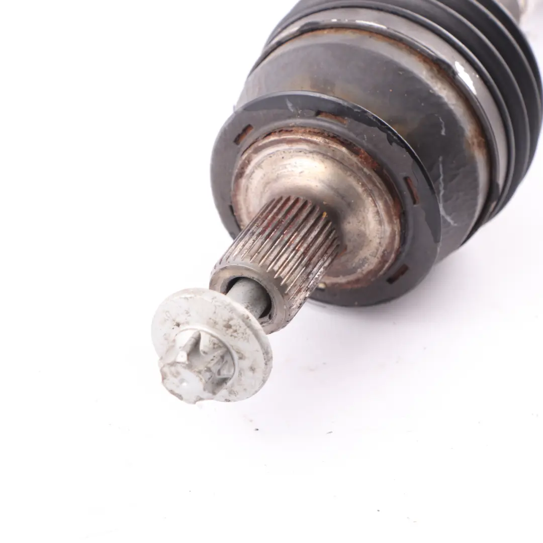 Albero di trasmissione Mercedes W176 W246 Assale anteriore sinistro per con numero di parte A2463302900 Albero di trasmissione Mercedes W176 W246 Assale anteriore sinistro - SKU A2463302900 - Numero di parte A2463302900