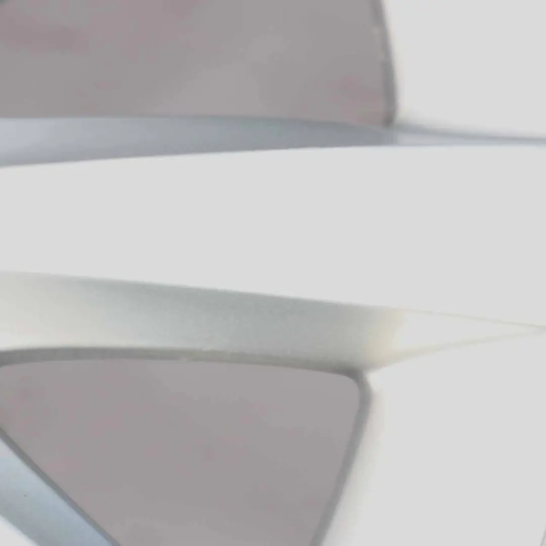 Silberne 10-Speichen Leichtmetallfelge 16" ET:49 6,5J für Mercedes W176 mit Teilenummer A2464010500 Mercedes W176 Silberne 10-Speichen Leichtmetallfelge 16" ET:49 6,5J - SKU A2464010500-2 - Teilenummer A2464010500