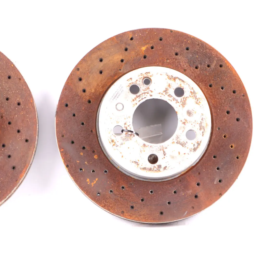 Mercedes W176 W246 Bremsscheibensatz AMG vorne links rechts Rad gelocht - SKU A2464212512 - Teilenummer A2464212512