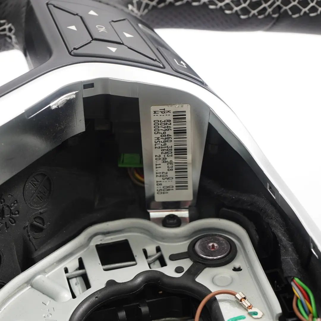 NUOVO Pelle Nera con Filetti Bianchi per Volante Mercedes W176 W246 C117 con numero di parte A2464603803 Volante Mercedes W176 W246 C117 NUOVO Pelle Nera con Filetti Bianchi - SKU A2464603803-1 - Numero di parte A2464603803