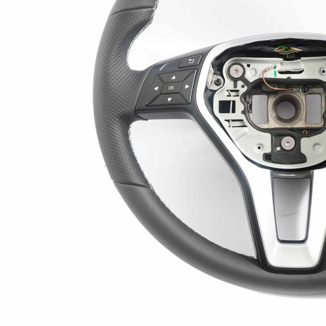 Volant Mercedes W176 W246 C117 NOUVEAU Cuir Noir avec Fils Blancs - SKU A2464603803-1 - Numéro de pièce A2464603803