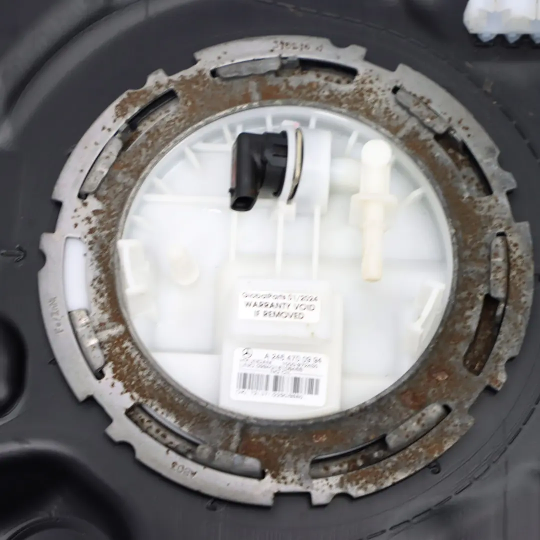 Kraftstofftank Benzin Komplette 50L A2464702901 für Mercedes W176 W246 mit Teilenummer A2464703101 Mercedes W176 W246 Kraftstofftank Benzin Komplette 50L A2464702901 - SKU A2464703101 - Teilenummer A2464703101