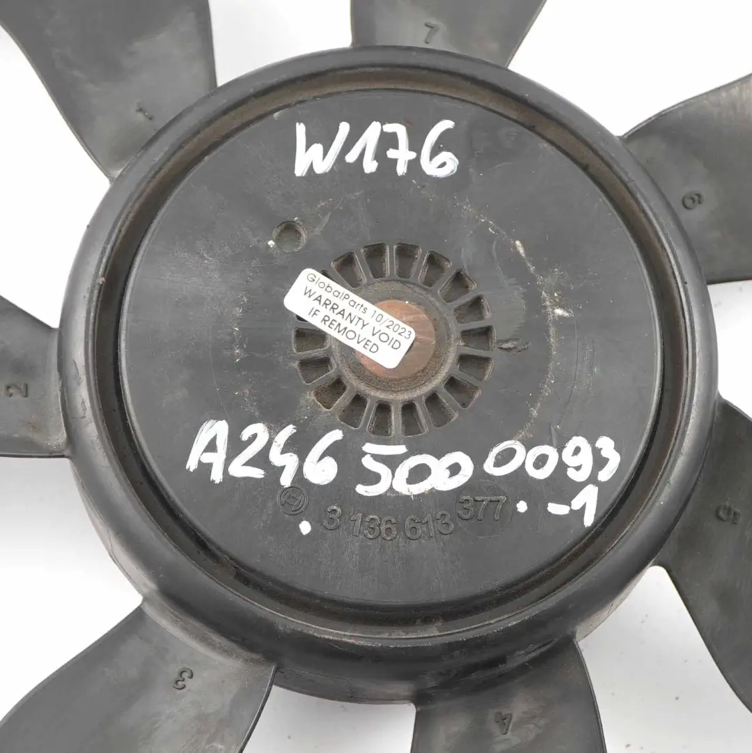  Radiatore raffreddamento Mercedes W176 Radiatore motore Ventilatore 3136613377 - SKU A2465000093-2 - Numero di parte A2465000093