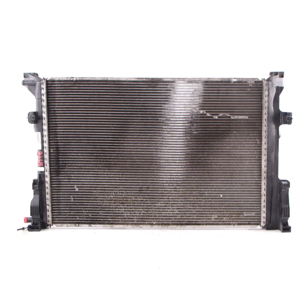 Radiatore di raffreddamento Mercedes W176 W246 del motore per con numero di parte A2465001303 Radiatore di raffreddamento Mercedes W176 W246 del motore - SKU A2465001303 - Numero di parte A2465001303