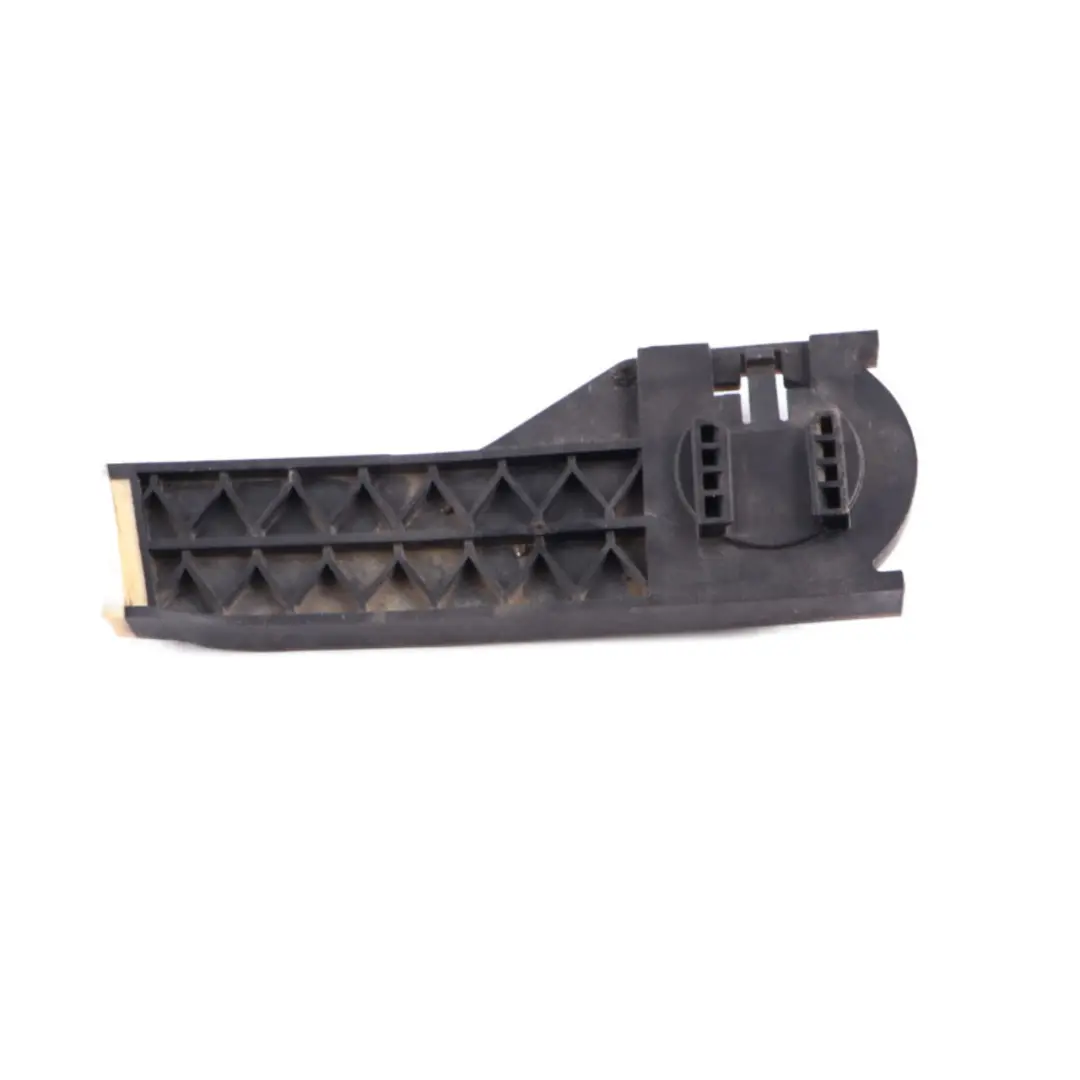 Staffa supporto radiatore sinistra Supporto montaggio per Mercedes W246 con numero di parte A2465040340 Mercedes W246 Staffa supporto radiatore sinistra Supporto montaggio - SKU A2465040340 - Numero di parte A2465040340